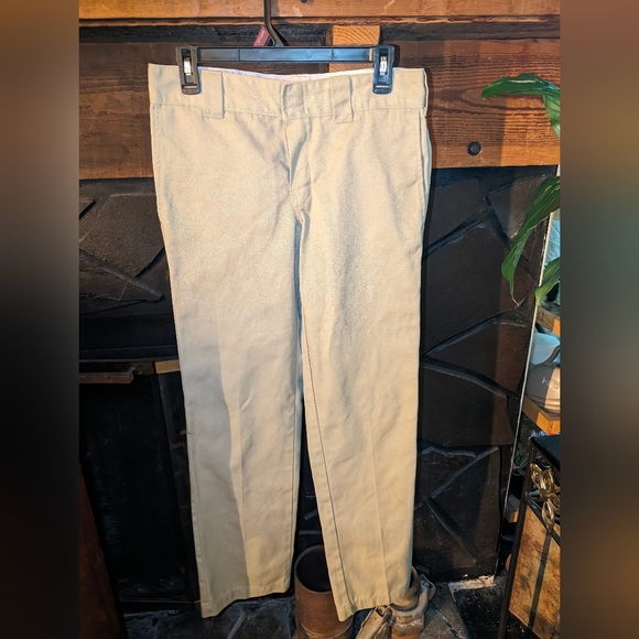 Women's size 30 Classic Dickies Khaki Work Pants - Picture 2 of 7